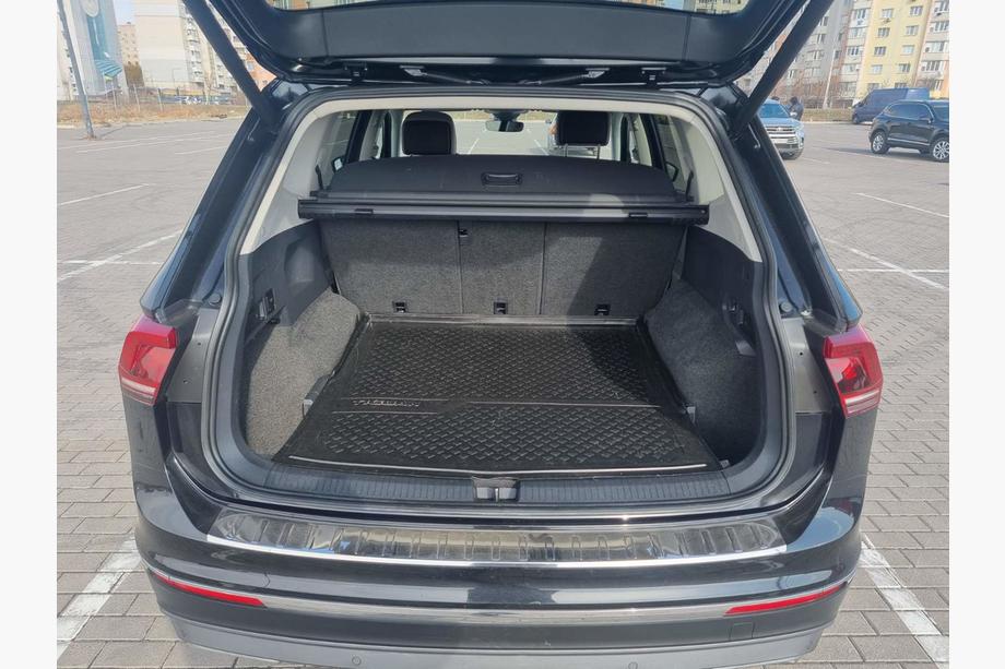Volkswagen Tiguan 2016-2023 Protector de parachoques trasero acero inoxidable (Carmos) Image