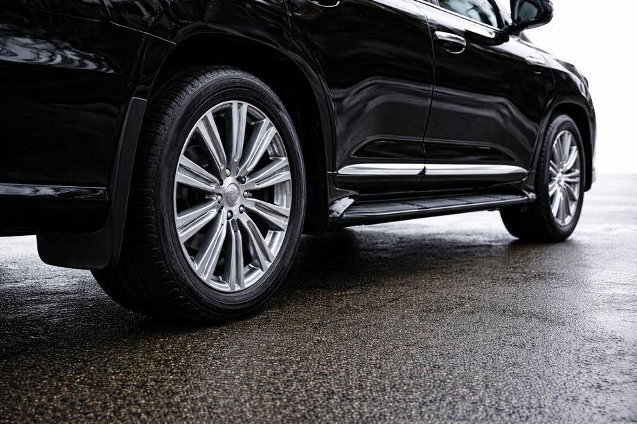 Lexus LX570/450d 2008-2022 Molduras de Puerta (Diseño 2016+) Foto 3