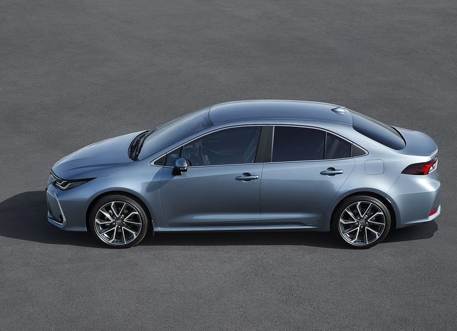 El examen de la berlina Toyota Corolla de la duodécima generación