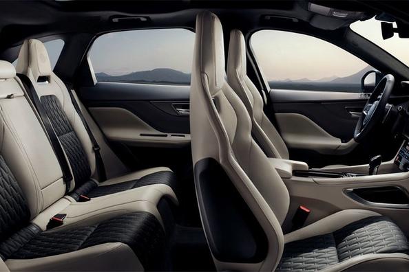 Modificación mejorada del crossover premium Jaguar F-Pace SVR Foto 6