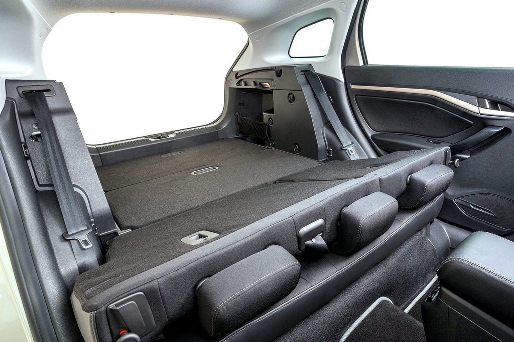 El examen de camioneta Lada Vesta SW