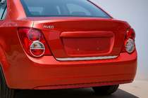 Chevrolet Aveo T300 2011-2020 Moldura de maletero acero inoxidable (Sedan) foto 1