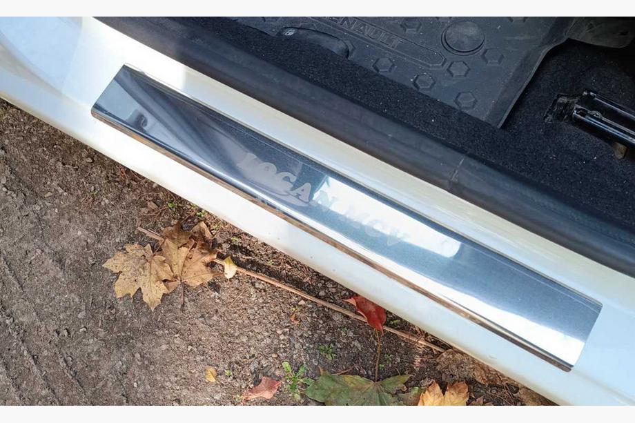 Dacia Logan MCV 2013-2020 Protector de umbral Carmos V1 (4 uds, acero inoxidable) Image