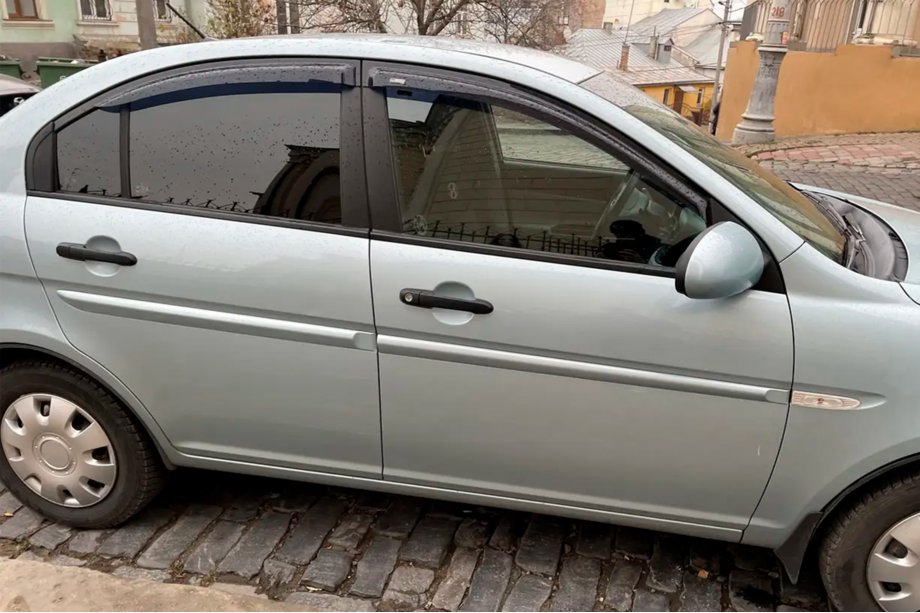 Hyundai Accent 2006-2010 Deflectores de Ventana (4 uds, HIC) Image