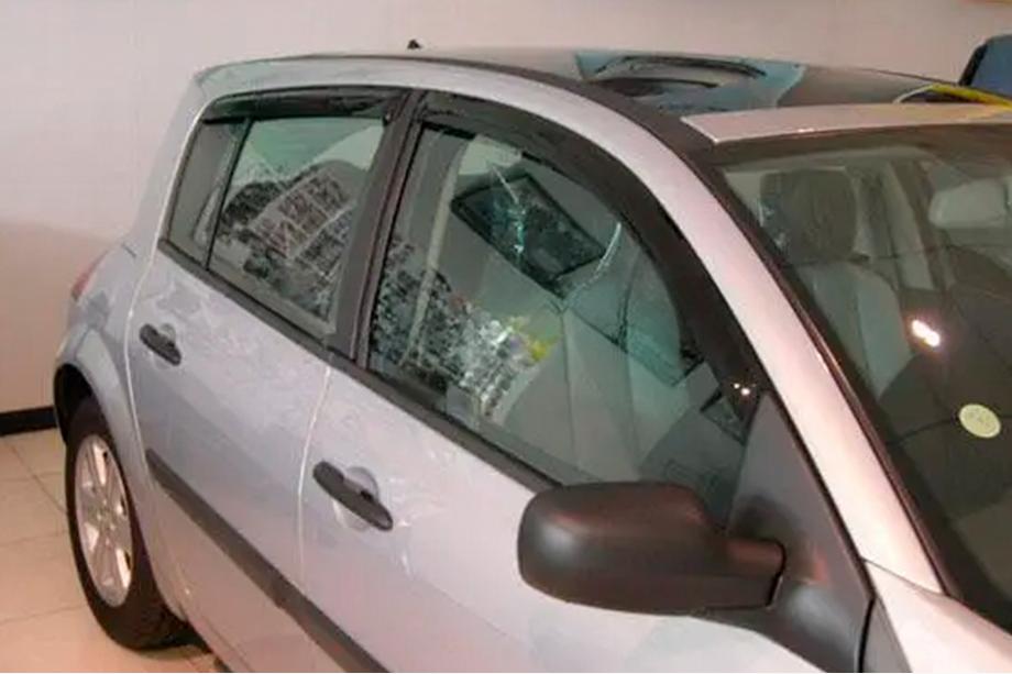 Renault Megane II 2004-2009 Deflectores de Ventana HB (4 uds, HIC) Image