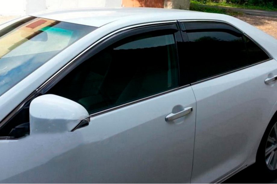 Toyota Avensis 2009-2018 Deflectores de Ventana con Moldura Cromada SD (4 uds, HIC) Image