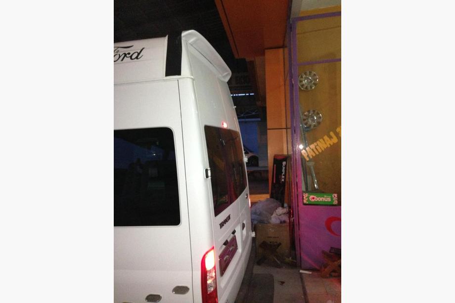 Ford Transit 2000–2014 Spoiler de techo alto Anatomic (imprimado para pintar) Foto 3