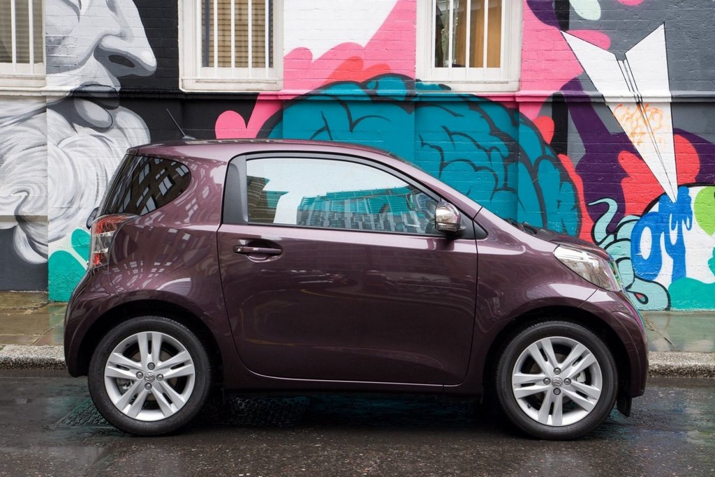 El compacto de tres puertas hatchback Toyota iQ
