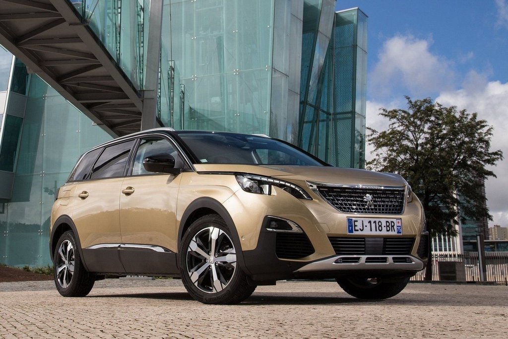 Examinar el crossover Peugeot 5008 segunda generación