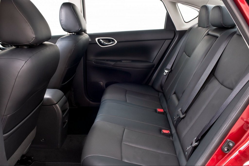 Revisión actualizada de un sedán Nissan Sentra