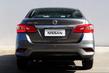 Revisión actualizada de un sedán Nissan Sentra foto 11