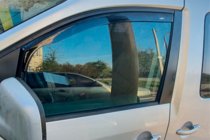 Volkswagen Caddy 2010-2015 Deflectores de ventana encastrables (2 uds, HIC) foto 11