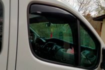 Nissan Primastar 2002-2014 Deflectores de ventana encastrables (2 uds, HIC) foto 2