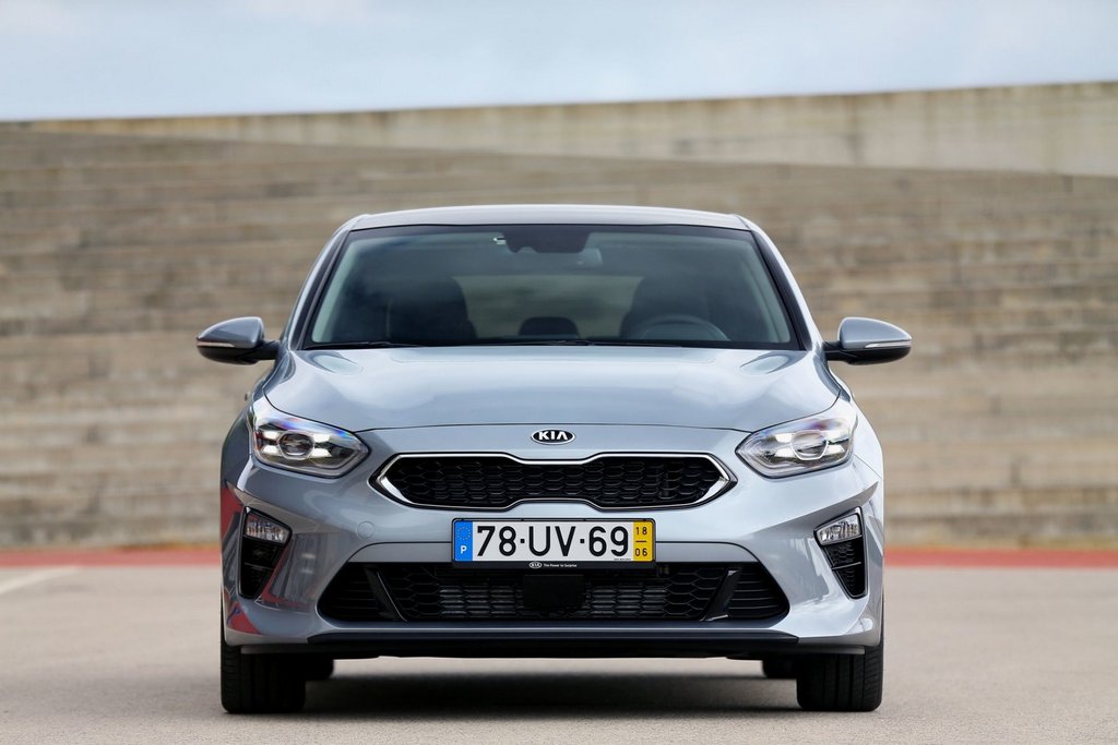 Revisión de la tercera generación del hatchback Kia Ceed