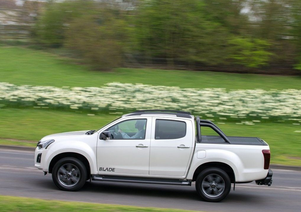 El examen actualizado de la parte trasera de la camioneta Isuzu D-Max