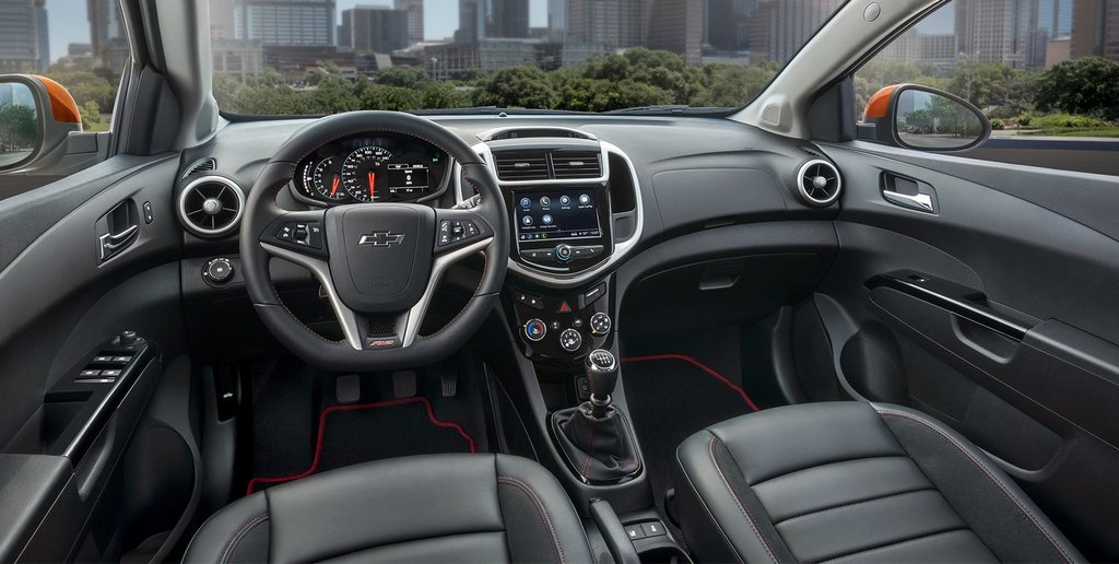 Revisión actualizada de un sedán de Chevrolet Aveo