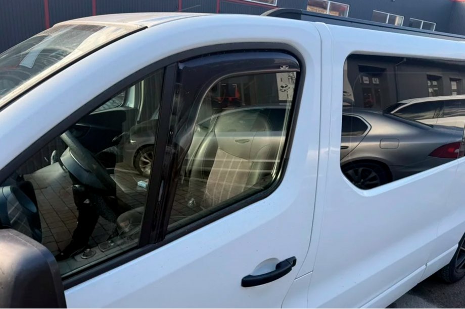 Nissan NV300/Primastar 2016- Deflectores de ventana encastrables (2 uds, HIC) Image