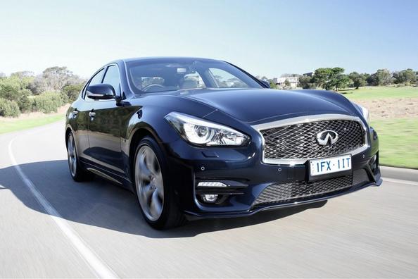 El examen de la berlina de la clase business de Infiniti Q70 Foto 10