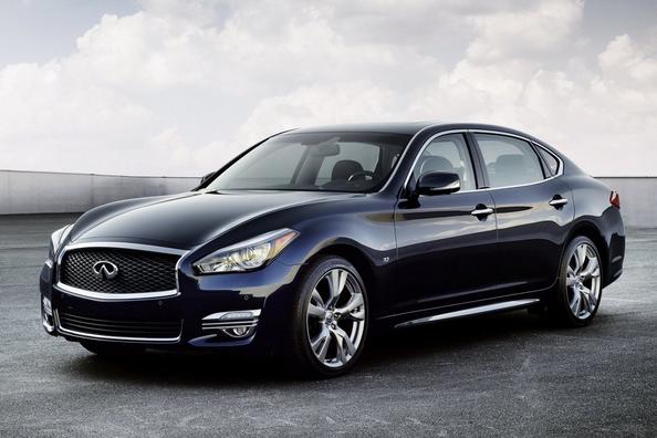 El examen de la berlina de la clase business de Infiniti Q70 Foto 1