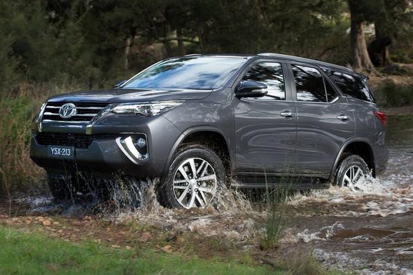 Revisión del SUV con marco de siete plazas Toyota Fortuner