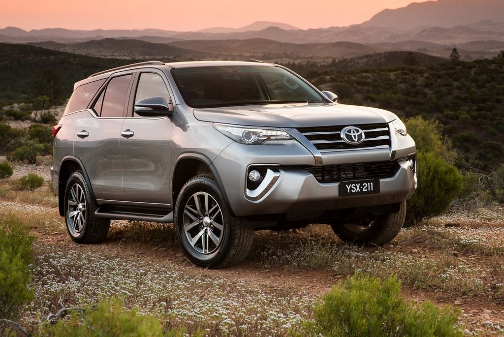 Revisión del SUV con marco de siete plazas Toyota Fortuner