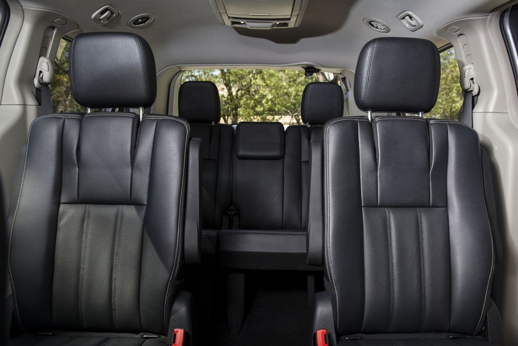 Siete pasajeros minivan Dodge Grand Caravan de la quinta generación