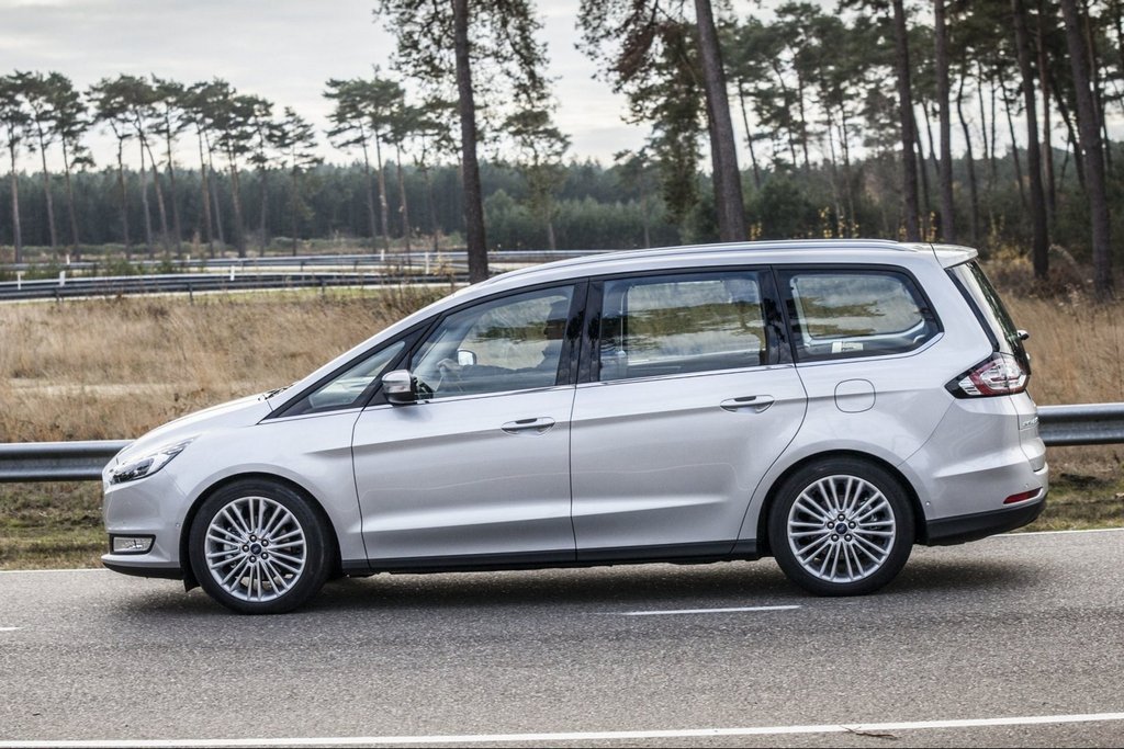 Examinar el jeep de siete plazas minivan Ford Galaxy