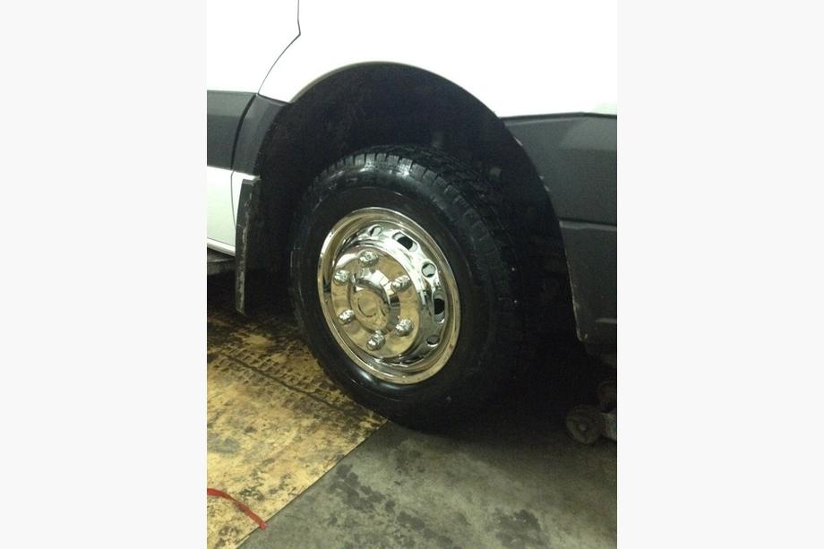 Volkswagen Crafter 2006-2016 Tapacubos de acero inoxidable Exclusive V1 (2 piezas, 4 uds) 2006-2013 Foto 2