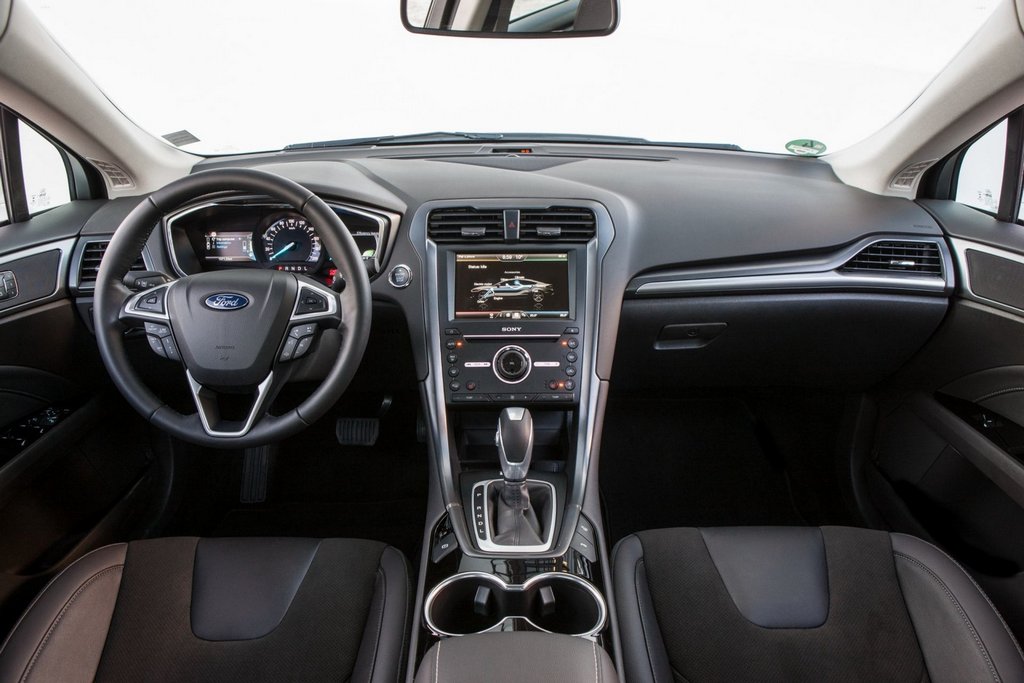 Revisión del sedán mediano Ford Mondeo