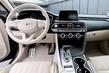 La primera generación de su sedán Genesis G70 foto 9
