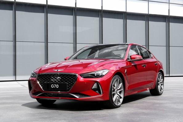 La primera generación de su sedán Genesis G70