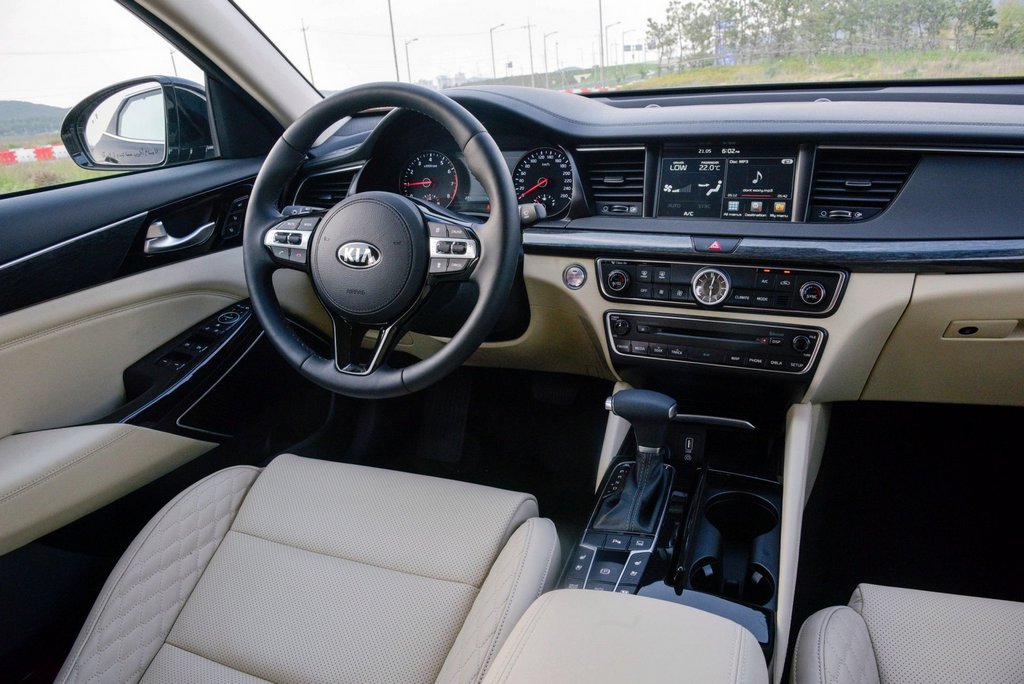 La segunda generación del sedán KIA Cadenza