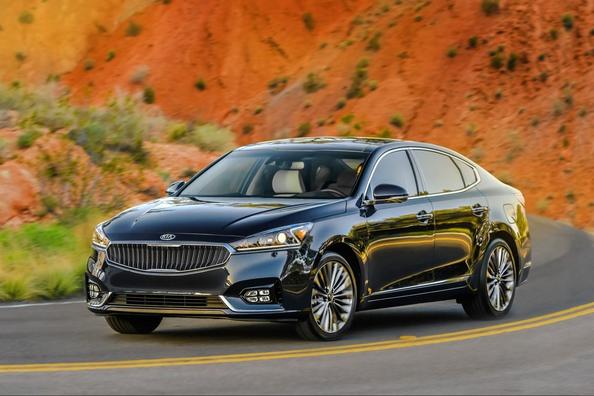 La segunda generación del sedán KIA Cadenza
