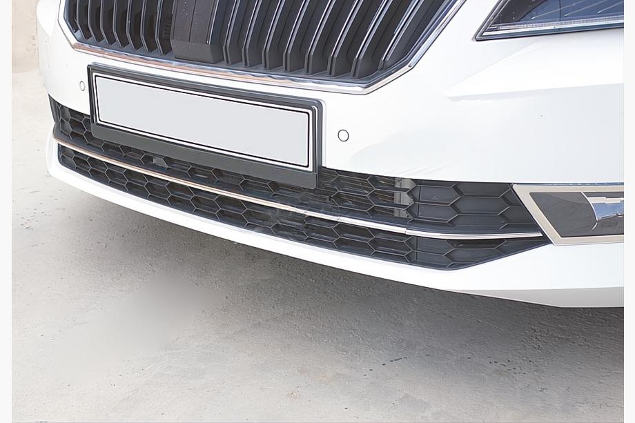 Skoda Superb 2015-2024 Cubiertas para parachoques delantero OmsaLine (3 uds, acero inoxidable) Image