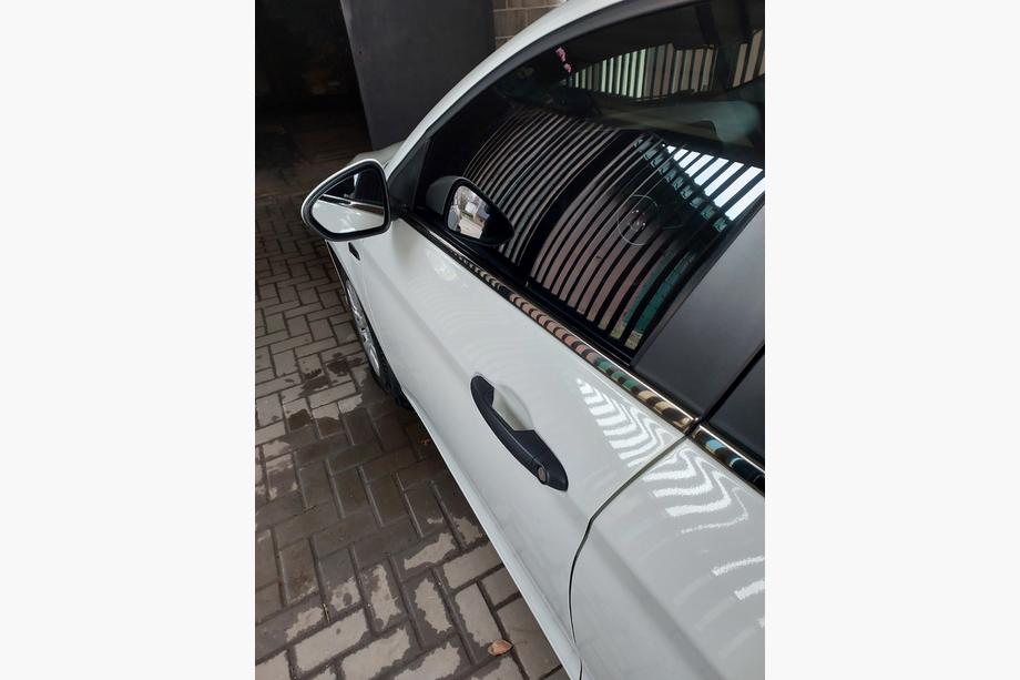 Fiat Tipo 2016- Molduras inferiores de ventanas cromo oscuro acero inoxidable Sedán/Hatchback (4 piezas) Foto 3
