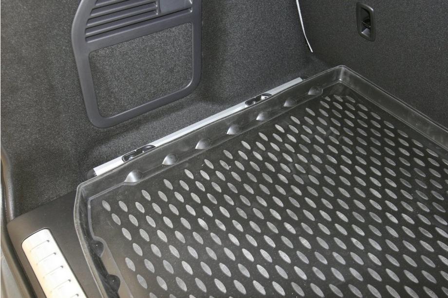 Range Rover Evoque 2012-2018 Alfombrilla de maletero con sistema de fijacion adaptativo (Novline) Foto 3
