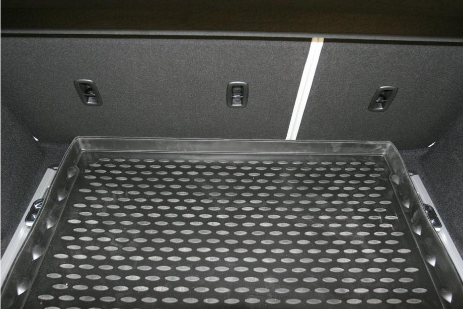 Range Rover Evoque 2012-2018 Alfombrilla de maletero con sistema de fijacion adaptativo (Novline) Foto 4