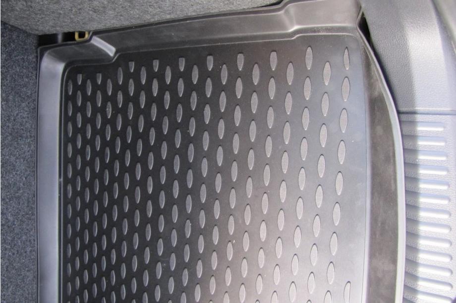 Volkswagen Polo 2010-2017 Alfombrilla de maletero (superior) de goma (Novline) HB Foto 2