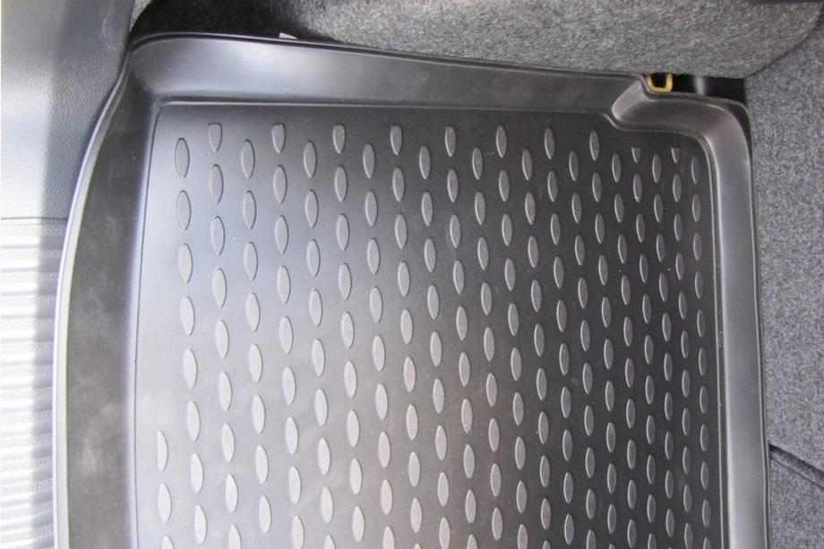 Volkswagen Polo 2010-2017 Alfombrilla de maletero (superior) de goma (Novline) HB Foto 3