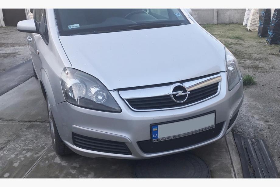 Opel Zafira B 2005–2011 Cubierta de rejilla de invierno (2005-2008) Foto 2