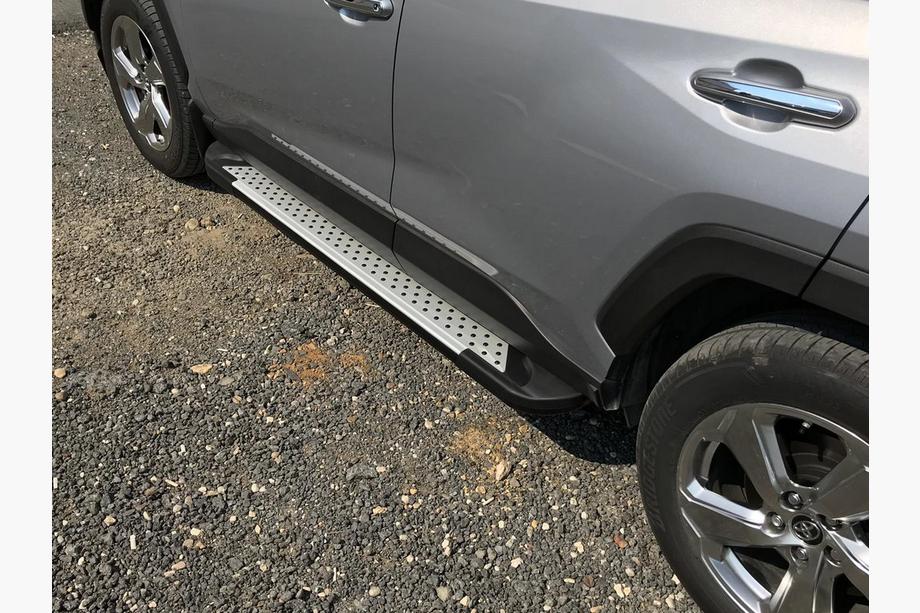 Toyota Rav 4 2019–2025 Estribos laterales Allmond Grey (2 uds., aluminio) Foto 2