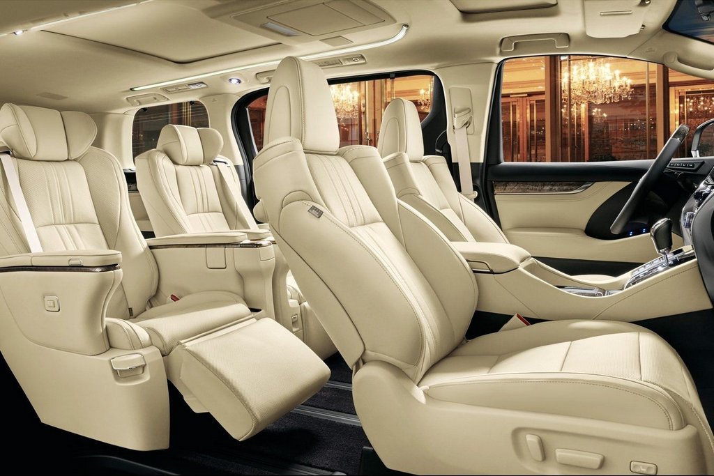 Un lujoso minivan de Toyota Alphard