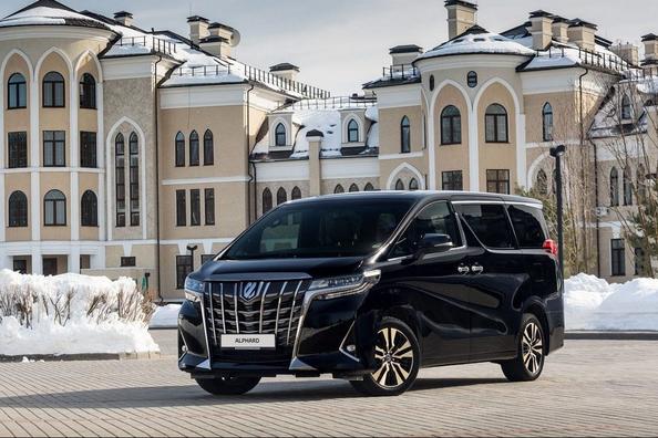 Un lujoso minivan de Toyota Alphard