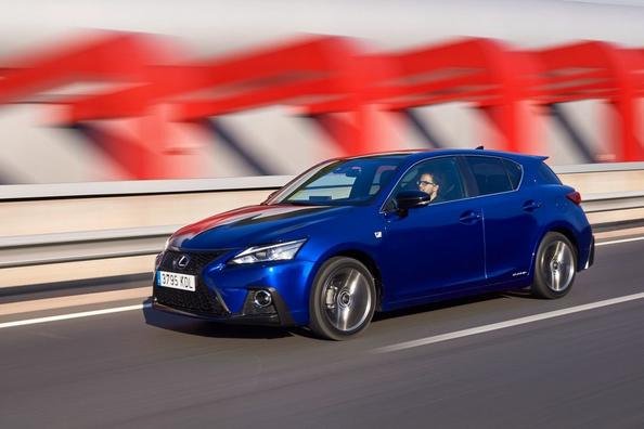 El hatchback compacto híbrido de Lexus CT 200h