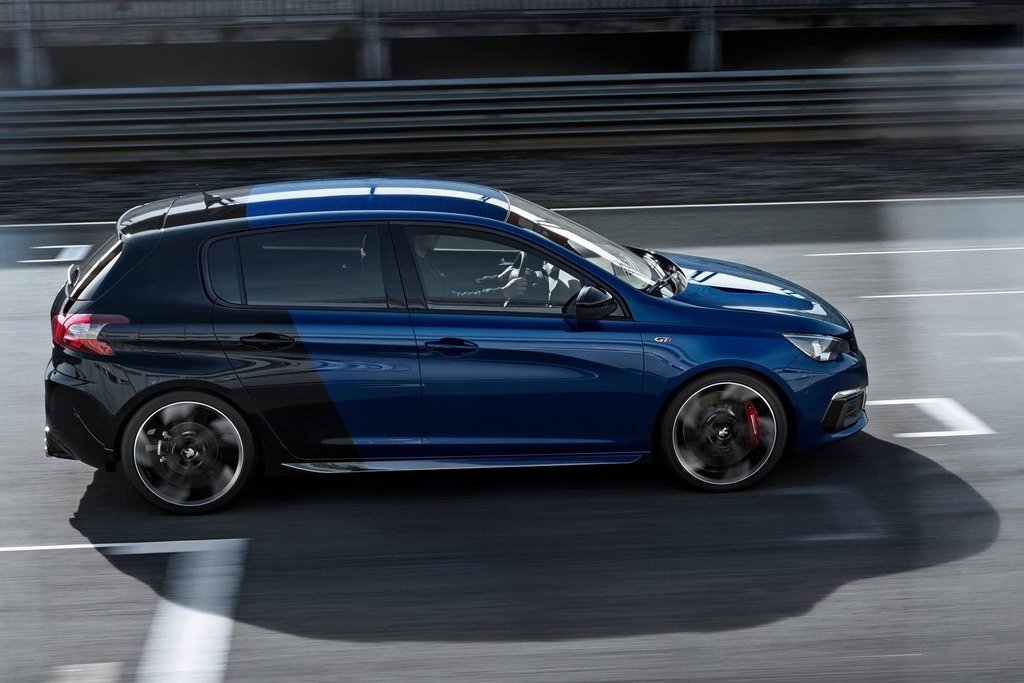 Revisión del hatchback de cinco puertas cargado Peugeot 308 GTi