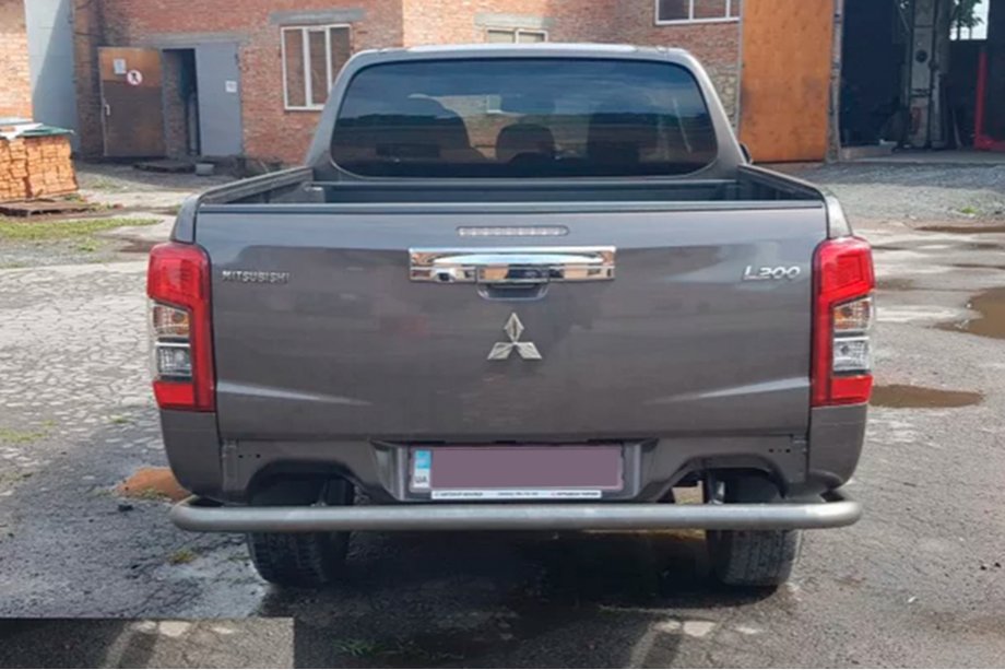 Mitsubishi L200 2015-2024 Protector Trasero AK005 (Acero Inoxidable) Foto 3