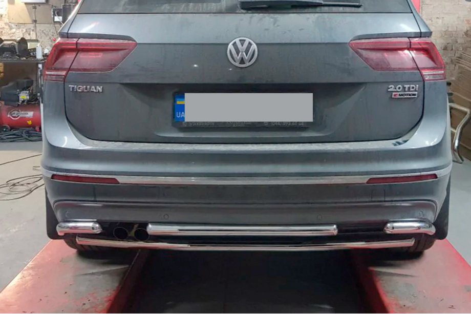 Volkswagen Tiguan 2016-2023 Protector Trasero AK001-2 (Acero Inoxidable) Foto 2