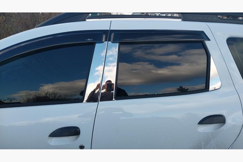 Renault Duster 2018-2024 Molduras de Acero Inoxidable para Pilares de Puerta Image