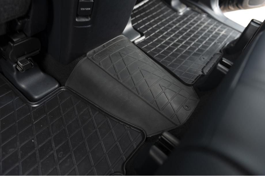 Toyota Land Cruiser Prado 150 2009-2023 Alfombrilla trasera de tunel (Stingray Premium) Foto 3