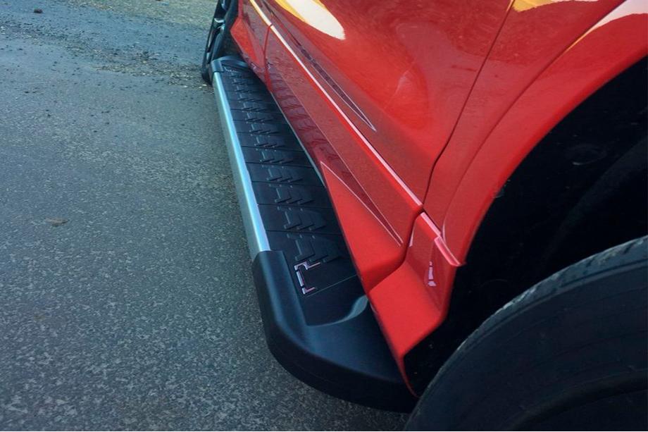 Skoda Karoq 2018- Estribos Laterales RedLine V1 (2 uds., Aluminio) Image